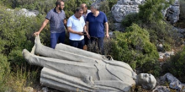 Antalya'da çalılık alanda Atatürk heykeli bulundu