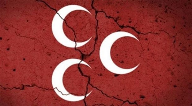 Bahçeli’ye yakın bir isim de MHP’den istifa etti