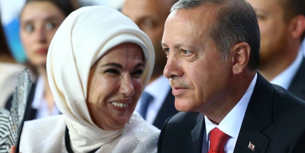Başbakan'ın Başdanışmanı hatırlattı; işte Sabah Yayın Yönetmeni'nin o yazısı: Ya Emine Hanım başını açacak, ya Erdoğan adaylığı düşünmeyecek!