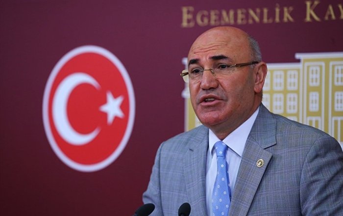 CHP’li Tanal’ın aracına saldırı