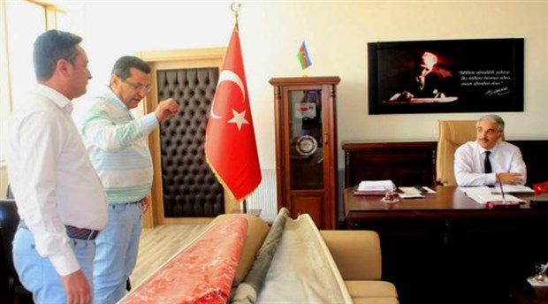 CHP’li vekil Milli Eğitim Müdürü’nün odasını bastı