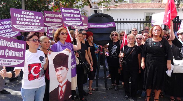 Cumhuriyet Kadınları Derneği’nden ‘Müfredat’ protestosu