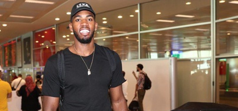 Fenerbahçe'nin yeni transferi ABD'li Jason Thompson, İstanbul'a geldi