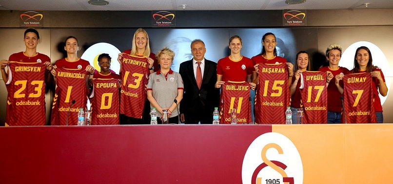 Galatasaray'da yeni transferler tanıtıldı