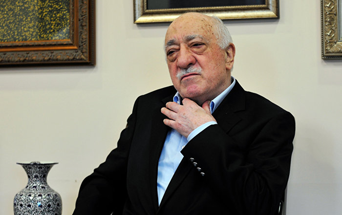 ‘Gülen’in yemek artıkları için birbirleriyle yarışıyorlardı’