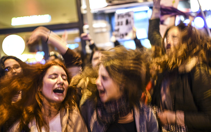 İlahiyatçı Şenocak: Kadınlar pantolon giymesin, kaşlarını almasın, üniversiteye gitmesin