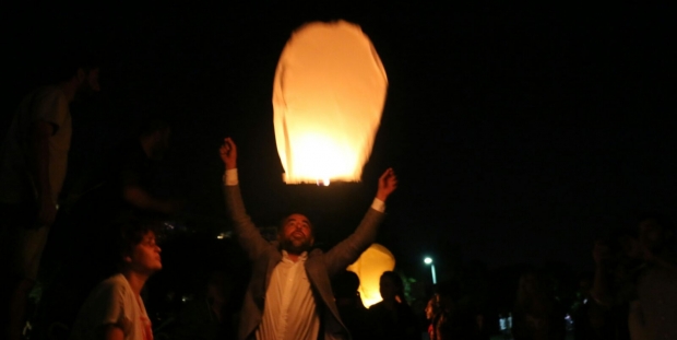 İstanbul'dan Sur ve Hasankeyf'e yüzlerce 'barış feneri' uçuruldu