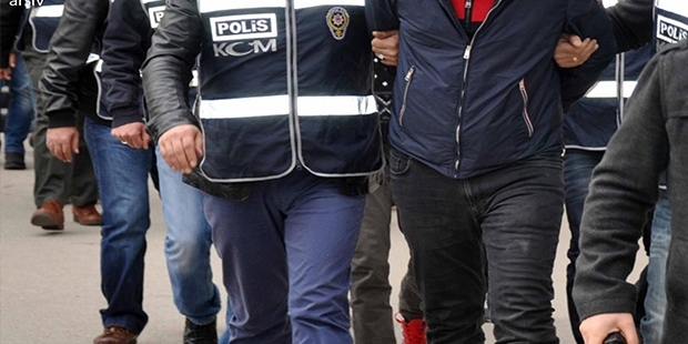 İzmir'de 'FETÖ' operasyonu; çok sayıda asker gözaltına alındı