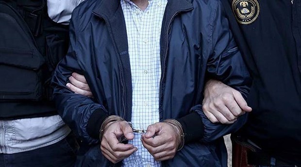 İzmir’de uyuşturucu operasyonunda 2’si polis 6 tutuklama