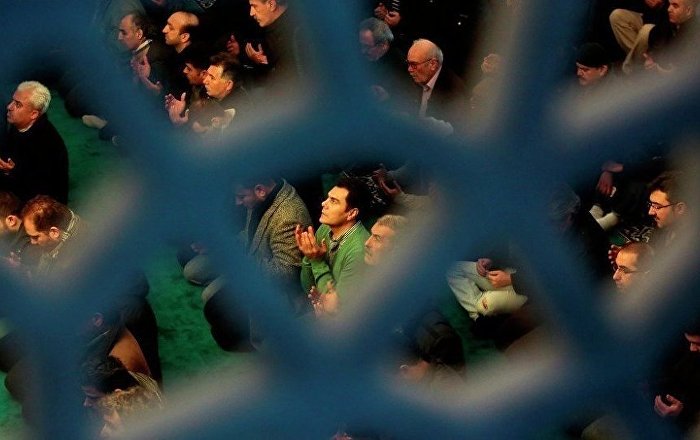 Kadınlara yönelik tepki çeken ifadeler kullanan İlahiyatçı Şenocak: Sözlerimin arkasındayım