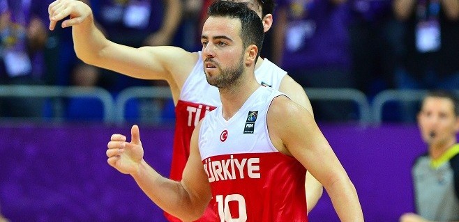 Melih üçlüklerine devam ediyor