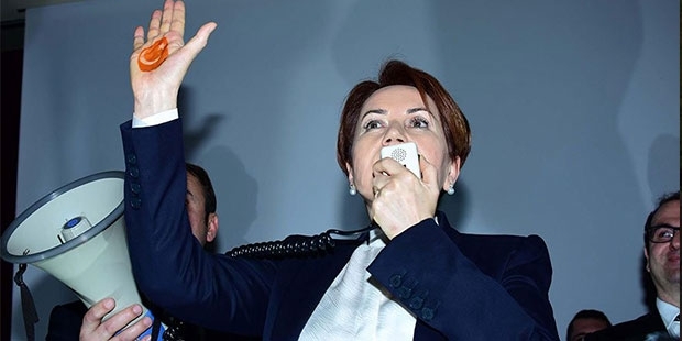 Meral Akşener: Türkiye'de büyük bir sahtekarlık hüküm sürüyor; milletimiz bizi sarayla anmayacak