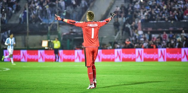Messi Muslera’yı geçemedi