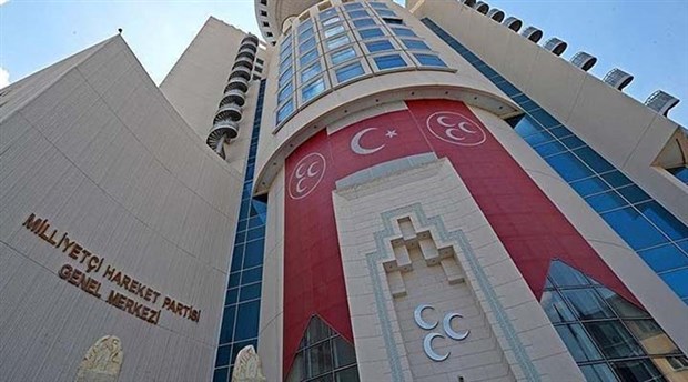 MHP’den Akşener istifalarına ilişkin yorum: ‘Bir gider bin