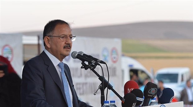 Özhaseki: İzmir, acemi terzinin elindeki kumaşa benziyor