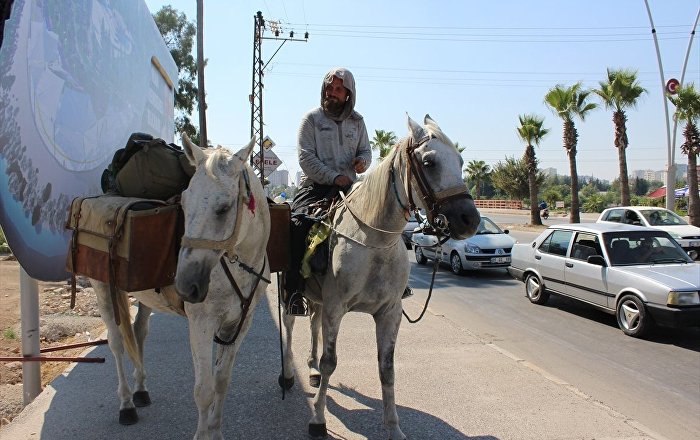 Polonya’dan Kudüs’e at sırtında hac yolculuğuna çıktı