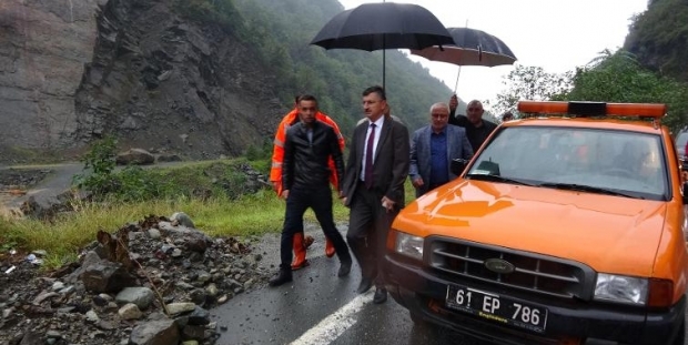 Rize'de sel, bir can aldı; vali 'normal' buldu