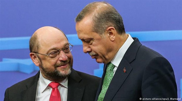 Schulz: Erdoğan’ın önünde diz çökmeye niyetim yok