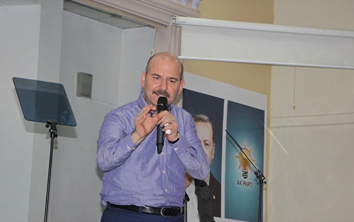 Soylu’dan ‘Tuğluk’un annesinin cenazesine saldıran kişiyle fotoğraf’ açıklaması: Aşağılıksınız