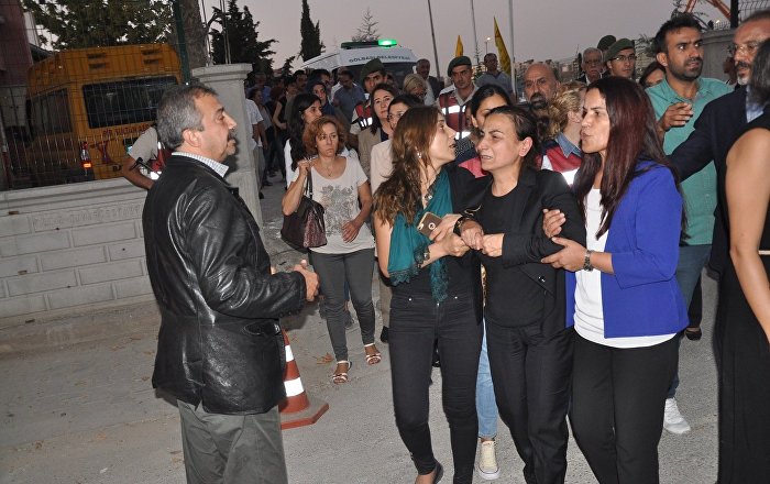 Tuğluk’un annesinin cenazesine saldıran 3 kişi tutuklandı