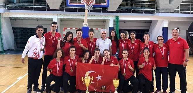 Vali Kaymak, Ecrin Köse’yi kutladı
