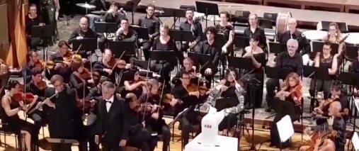 VİDEO- Orkestrayı 'yapay zeka' yönetti