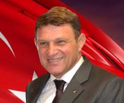AMİRAL TÜRKER ERTÜRK YAZDI : İKİ CAMİ ARASINDA BEYNAMAZ