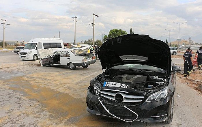 AK Parti Milletvekili Tin, trafik kazasında yaralandı