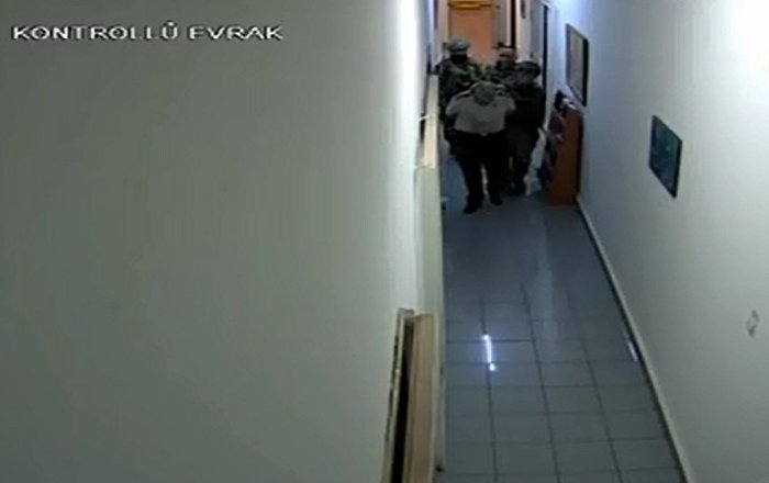 Akar ve Güler’in Akıncı’da tutulduğu koridordan ilk görüntüler