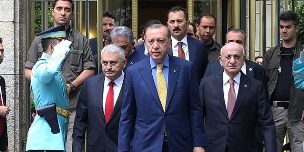 Akit yazarı: AK Parti, soldan bazı isimleri yakın markaja aldı