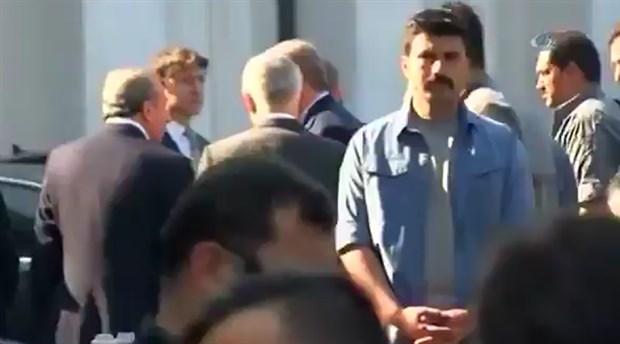 AKP’liler arasında tartışma: Erdoğan o ismin elini neden