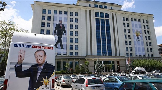 AKP’nin istifaya direnen belediye başkanları için B planı