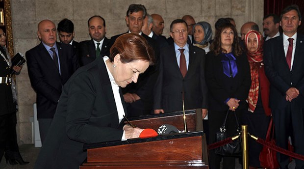 Akşener, Anıtkabir’i ziyaret etti