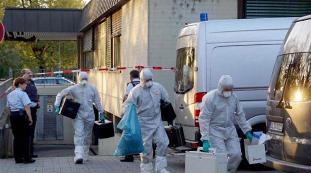 Alman politikacı boğazı kesilmiş olarak bulundu
