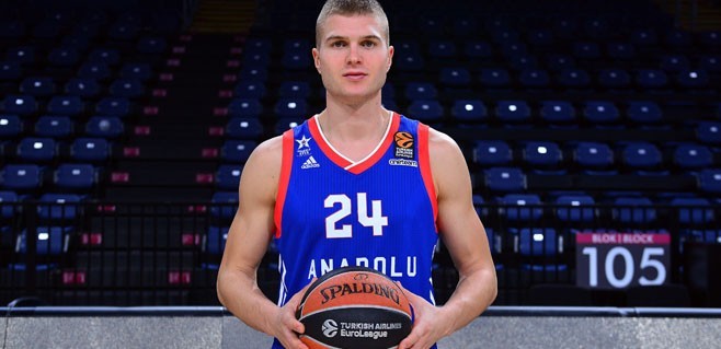 “Anadolu Efes’in teklifini Letonya maçından önce aldım”