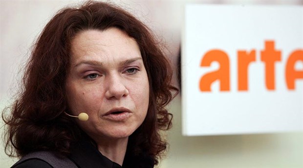 Aslı Erdoğan: Yazarları hapsederek kendi dilinizi kesiyorsunuz!