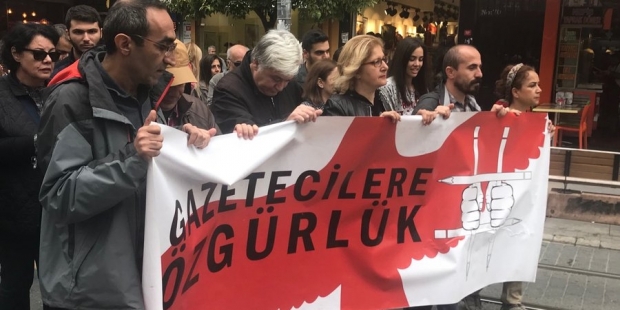 Canlı Yayın | Dışarıdaki Gazeteciler, tutuklu meslektaşları için yürüyor