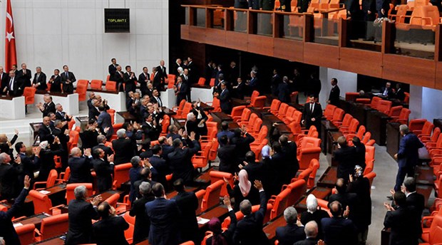 CHP, AKP’deki istifa krizini Meclis’e taşıdı: Kimler için