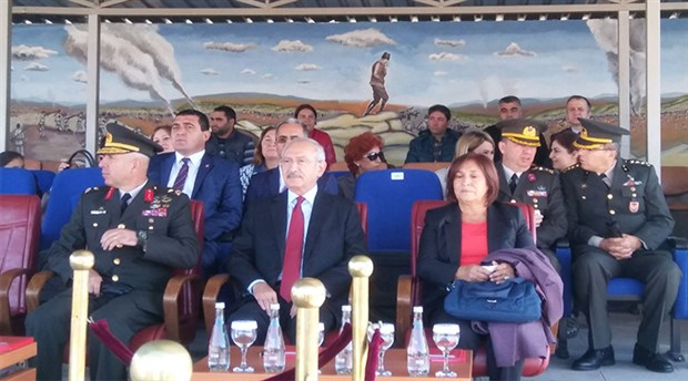 CHP lideri, oğlunun yemin törenine katıldı