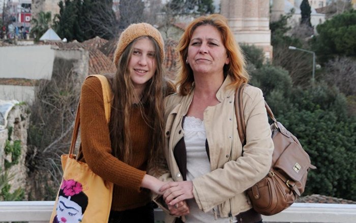 Devlet, ‘Kırmızı fularlı kız’ın annesine tazminat ödeyecek