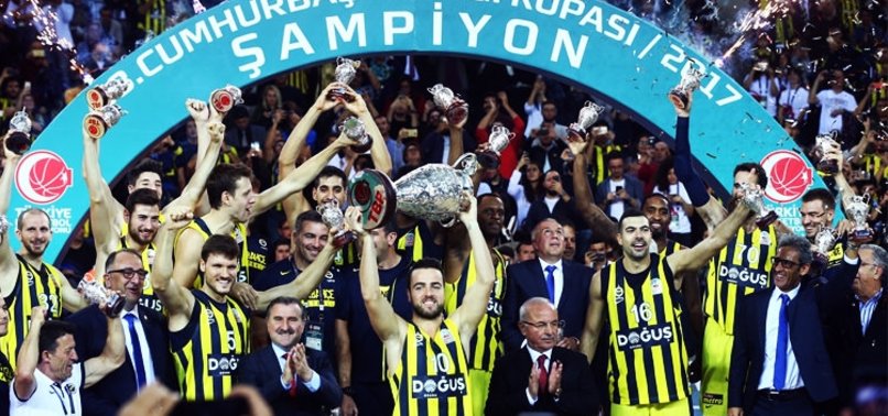 Fenerbahçe ilk kupasını kaldırdı!