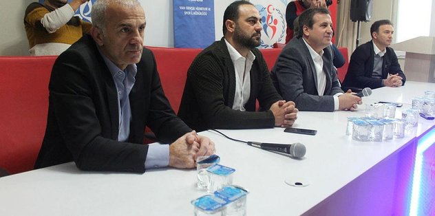 Futbolun efsaneleri Vanlı gençlerle buluştu