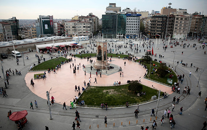 İstanbul’da öpüşen gençlere para cezası kesildi
