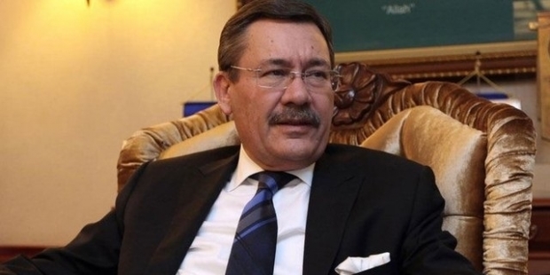 İstifa edeceğini açıklayan Melih Gökçek'in polemikler ve tartışmalı projelerle geçen 33 yıllık siyasi serüveni