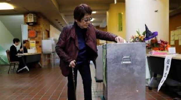 Japonya erken seçim için sandık başında