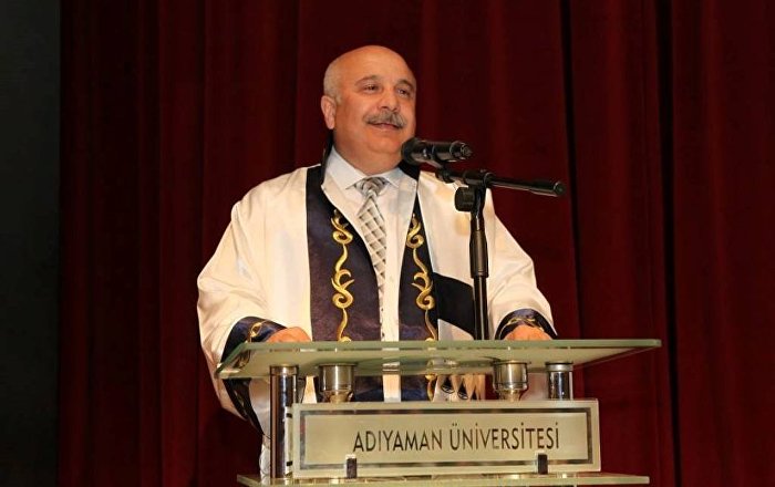 ‘Kadınla tokalaşmak ateş tutmaktan korkunç’ diyen rektörün halay görüntüleri ortaya çıktı
