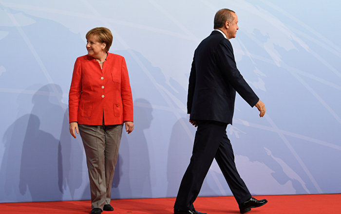 Merkel’in hafifletilmiş Türkiye talebi AB zirvesinde kabul edilecek mi?