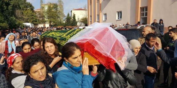 Pendik'te öldürülen lise öğrencisinin cenazesinde havaya ateş açıldı!