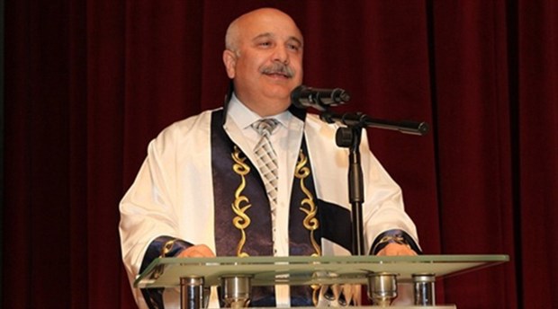 Rektör: Yabancı bir kadınla tokalaşmak ateş tutmaktan daha