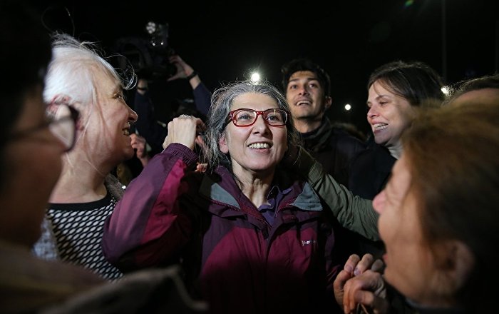 Tahliye edilen insan hakları savunucuları cezaevinden ayrıldı